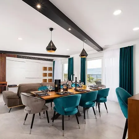 Symphony, Heated Pool - 10m From The Sea Villa *