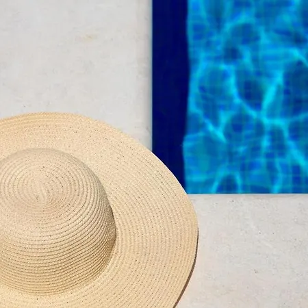 Symphony, Heated Pool - 10m From The Sea 빌라