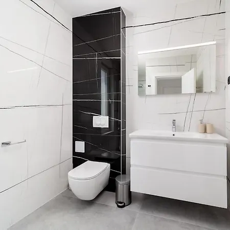 Symphony, Heated Pool - 10m From The Sea