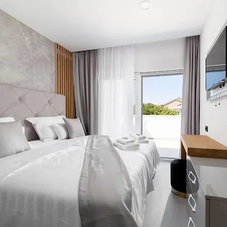Symphony, Heated Pool - 10m From The Sea 빌라 *