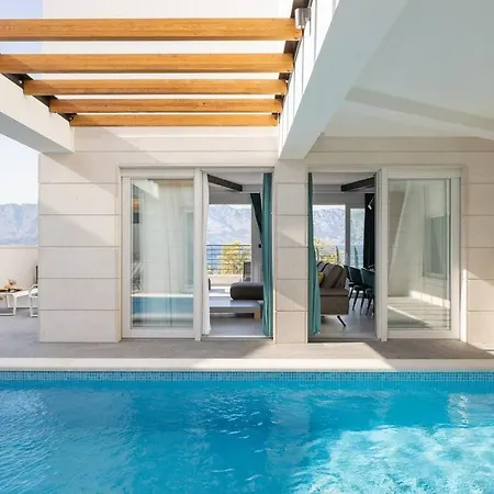 Villa Symphony, Heated Pool - 10m From The Sea