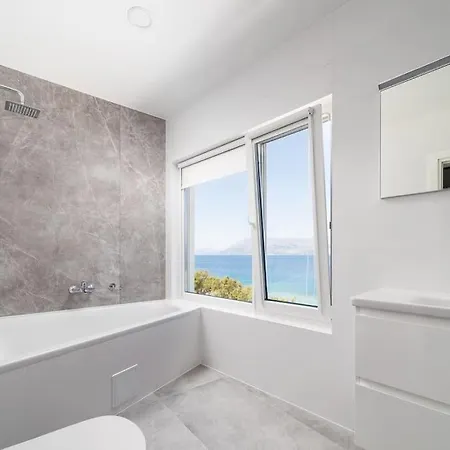 Symphony, Heated Pool - 10m From The Sea
