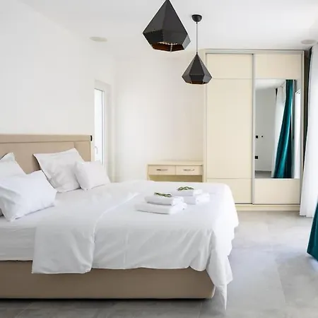 Symphony, Heated Pool - 10m From The Sea Villa *