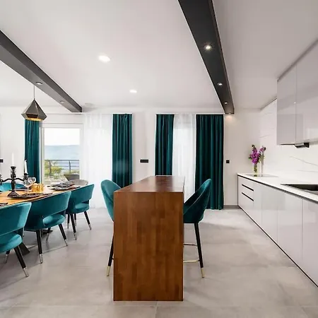 Symphony, Heated Pool - 10m From The Sea 빌라