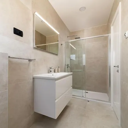 Symphony, Heated Pool - 10m From The Sea *
