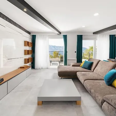 Symphony, Heated Pool - 10m From The Sea Villa *