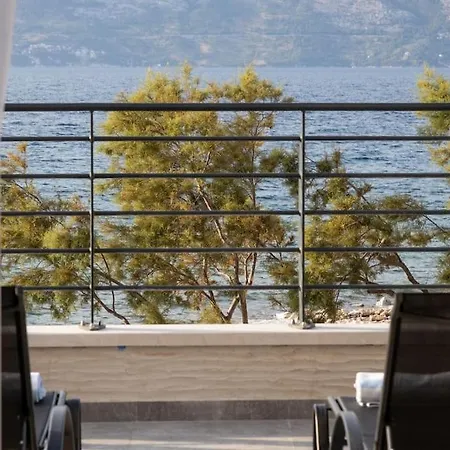 Symphony, Heated Pool - 10m From The Sea