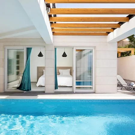 Symphony, Heated Pool - 10m From The Sea Villa