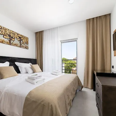 Symphony, Heated Pool - 10m From The Sea *