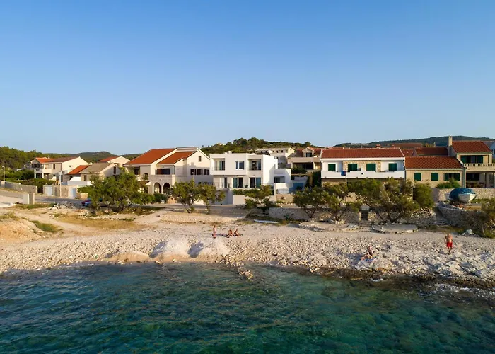 Symphony, Heated Pool - 10m From The Sea