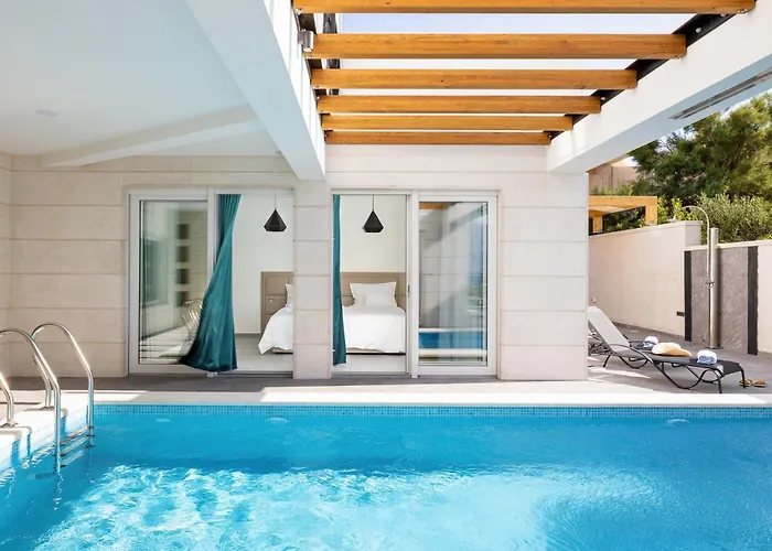 Symphony, Heated Pool - 10m From The Sea Villa