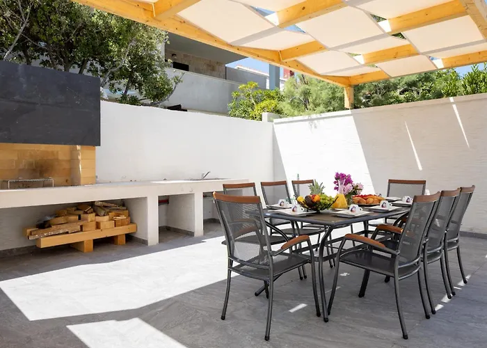 Symphony, Heated Pool - 10m From The Sea Villa *